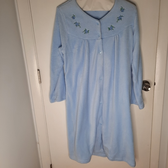 2 CALVE LENGTH ROBES SIZE L - Picture 2 of 4